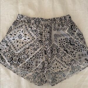 Alo Black and White Patterned Women's Shorts